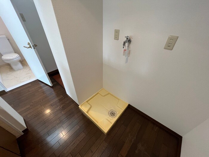 物件内観写真14　(洗濯機置場)