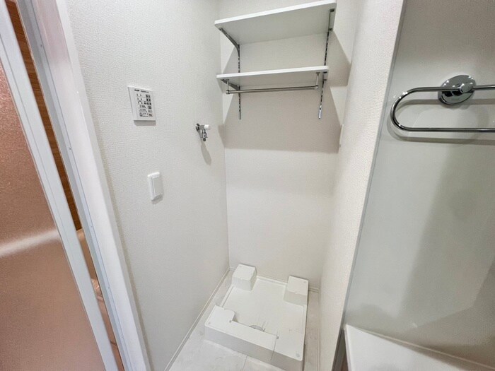 物件内観写真14　(洗濯機置場)