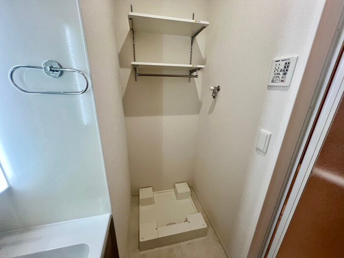 物件内観写真18　(洗濯機置場)