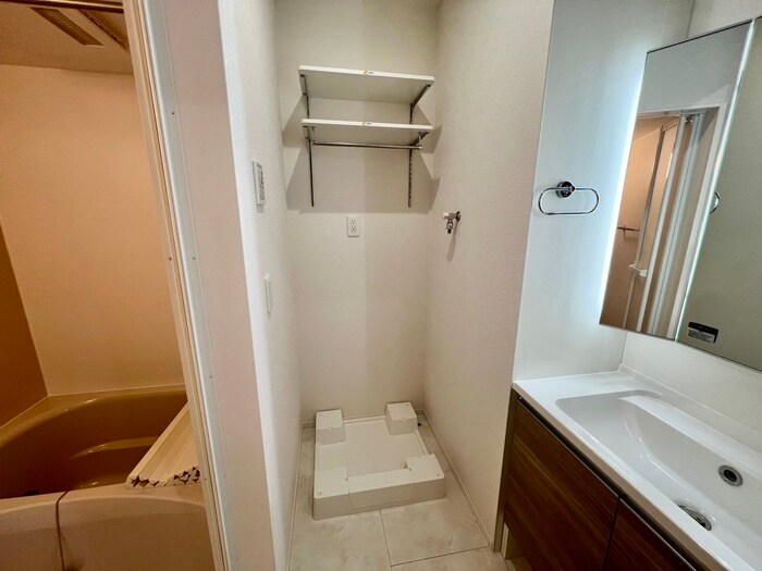 物件内観写真18　(洗濯機置場)