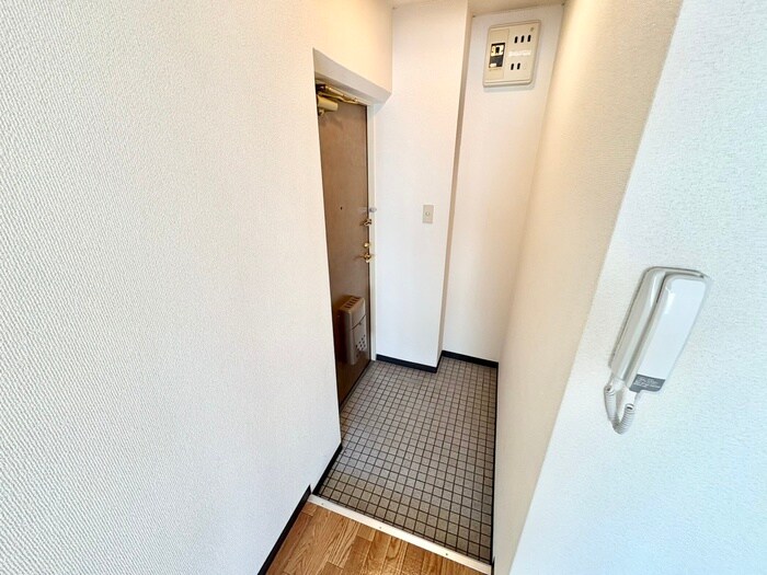 物件内観写真8　(玄関)