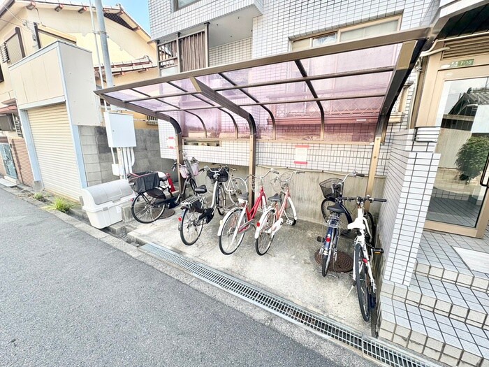 物件外観写真4　(駐輪場)