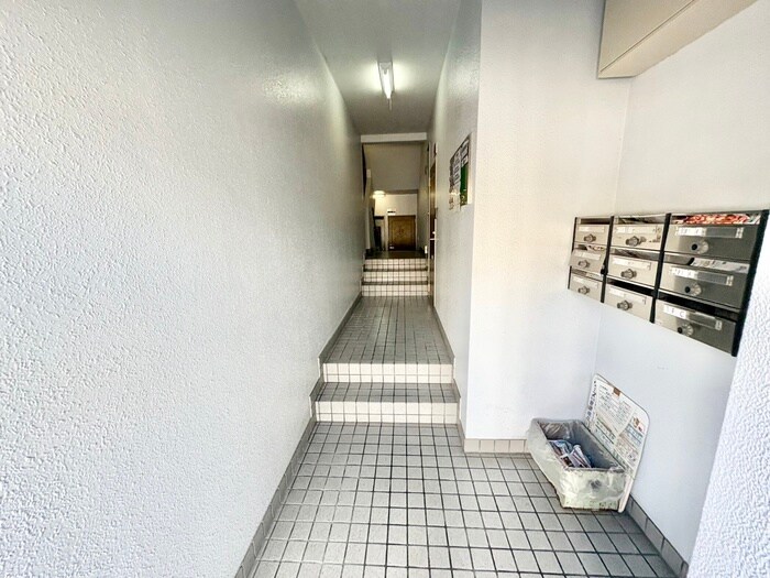 物件外観写真6　(エントランス部分)