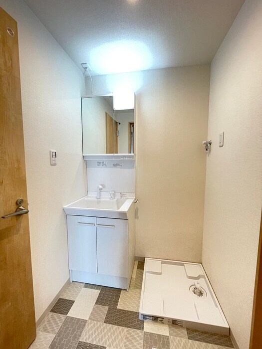 物件内観写真9　(洗濯機置場)