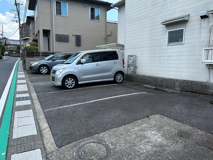 物件外観写真2　(駐車場)