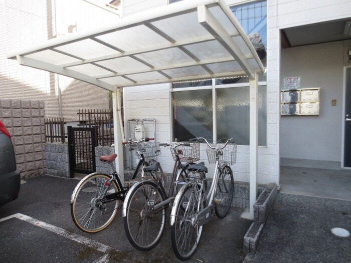 物件外観写真3　(駐輪場)