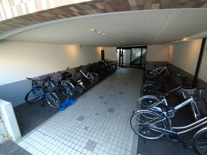 物件外観写真3　(駐輪場)