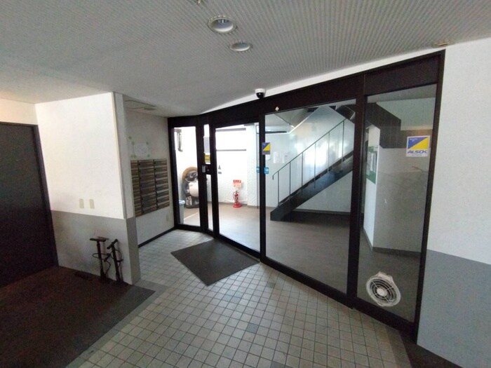 物件外観写真5　(エントランス部分)