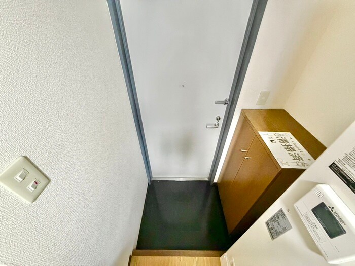 物件内観写真16　(玄関)