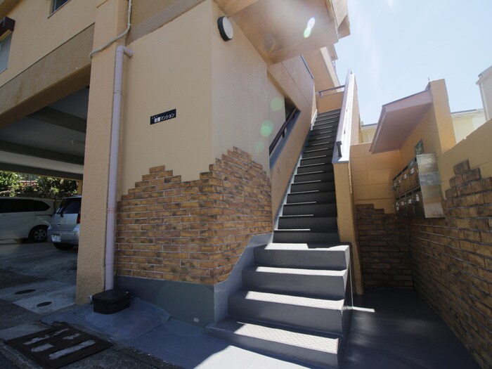 物件外観写真3　(エントランス部分)