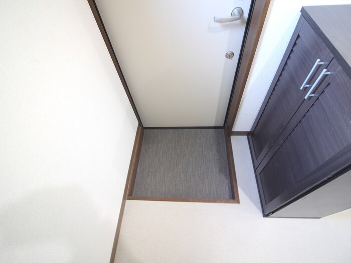 物件内観写真12　(玄関)