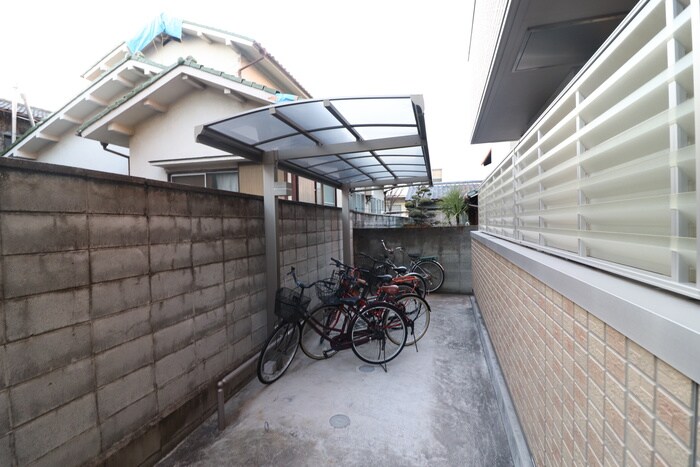 物件外観写真5　(駐輪場)