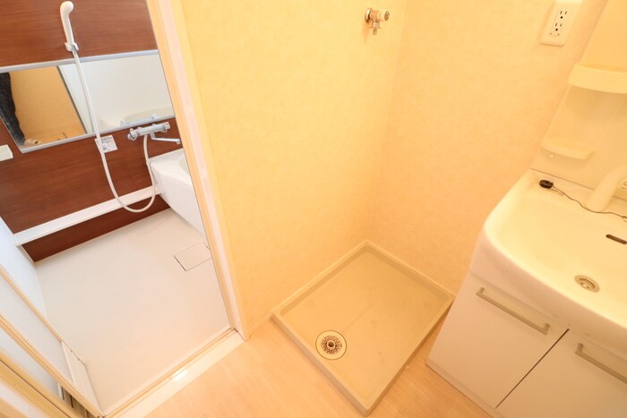 物件内観写真12　(洗濯機置場)