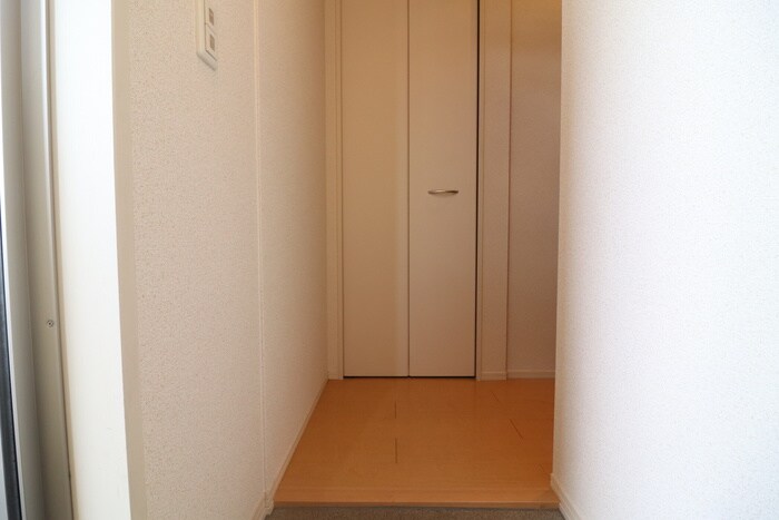 物件内観写真15　(玄関)
