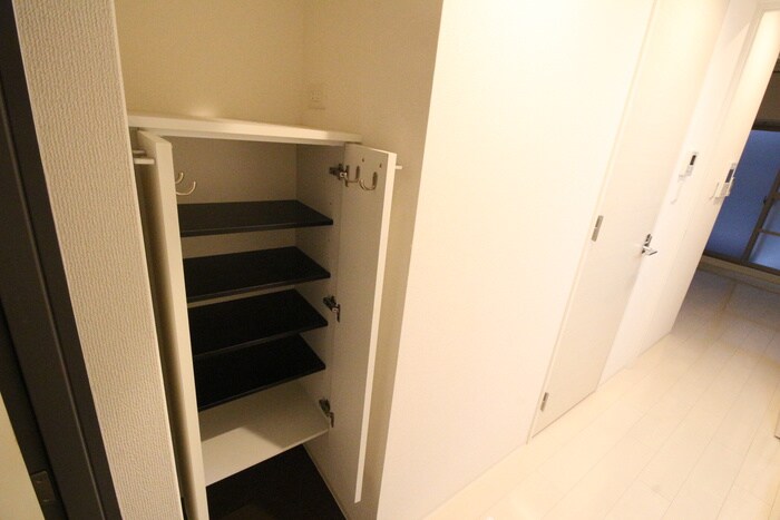 物件内観写真8　(靴箱)