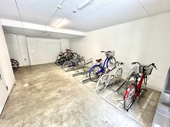 物件外観写真3　(駐輪場)