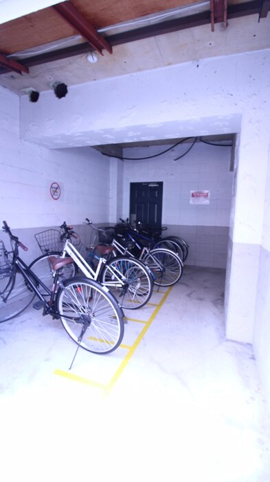 物件外観写真3　(駐輪場)