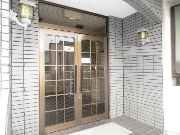 物件外観写真3　(エントランス部分)