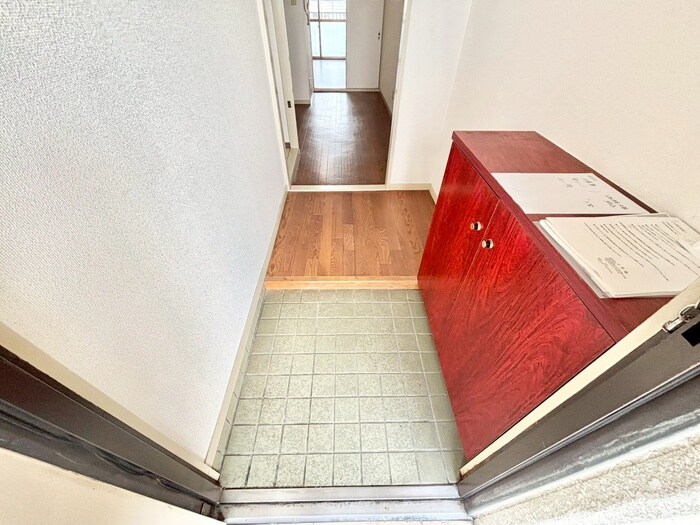 物件内観写真14　(玄関)