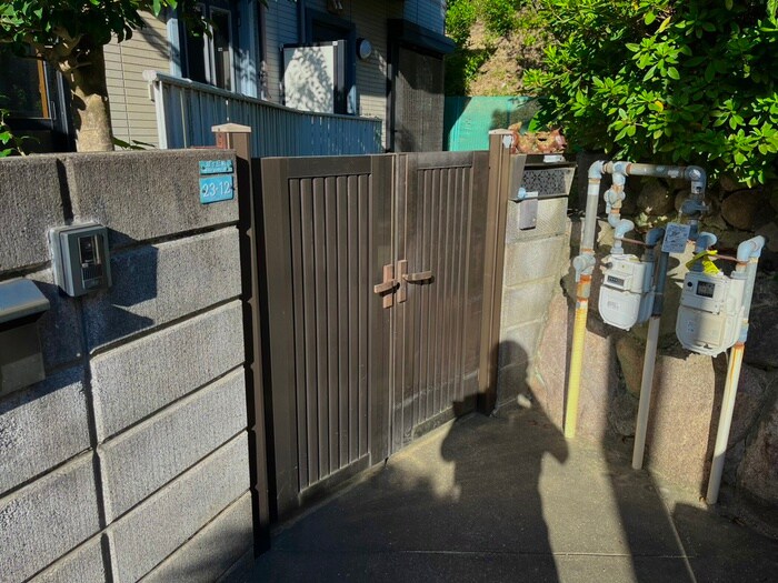 物件外観写真3　(エントランス部分)