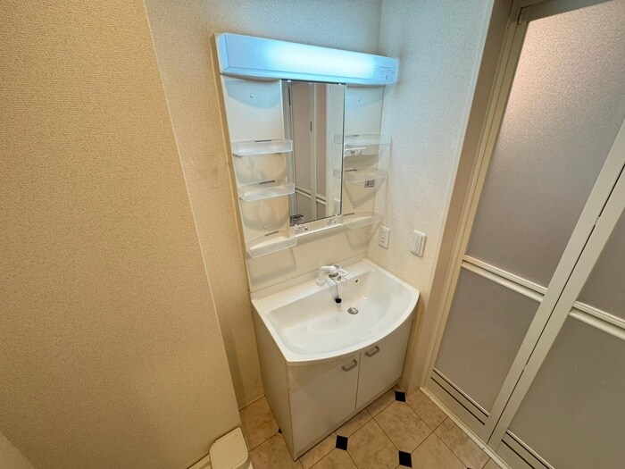 物件内観写真8　(洗面)