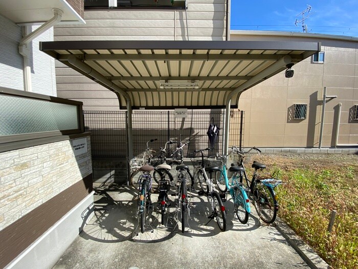 物件外観写真5　(駐輪場)