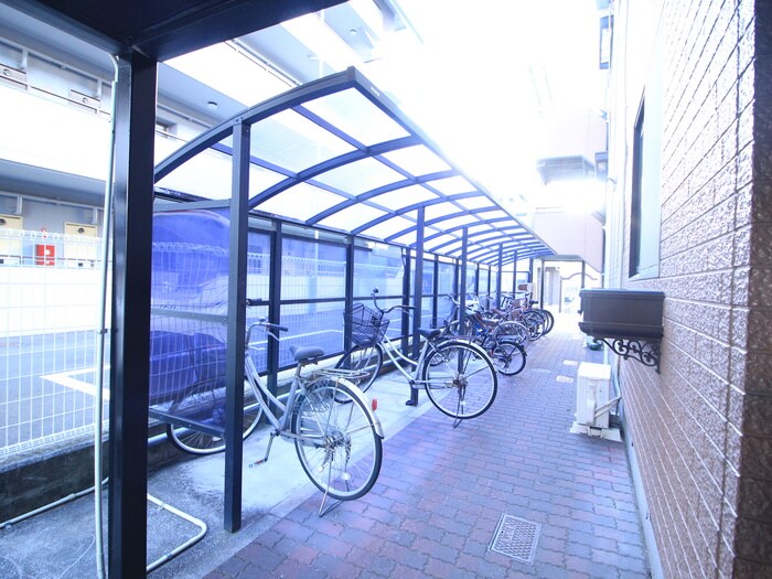 物件外観写真3　(駐輪場)