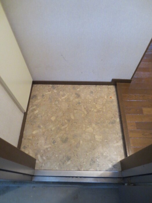 物件内観写真14　(玄関)