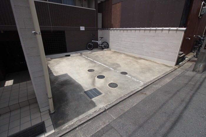 物件外観写真4　(駐車場)