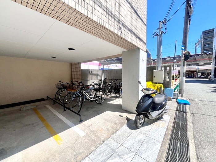 物件外観写真5　(駐輪場)