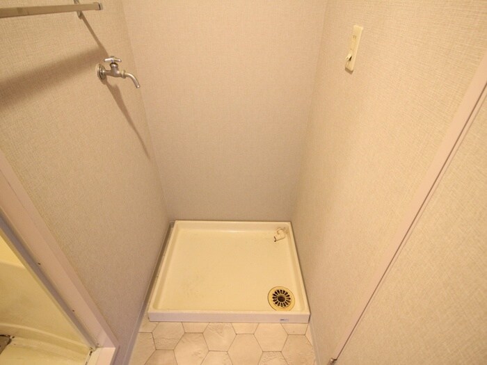 物件内観写真12　(洗濯機置場)