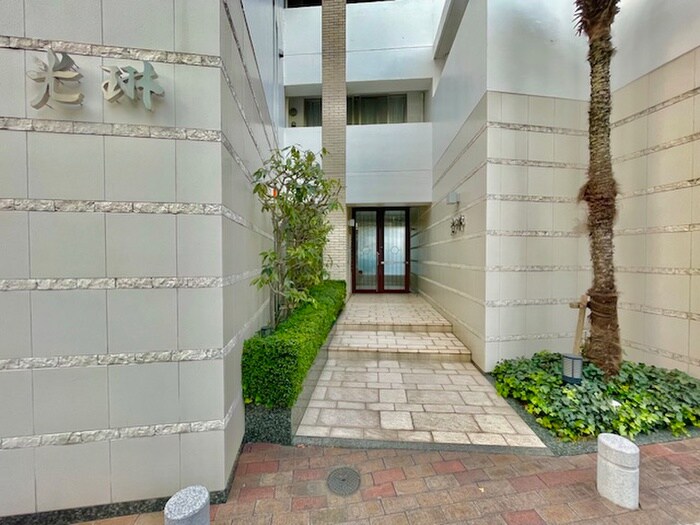 物件外観写真4　(エントランス部分)