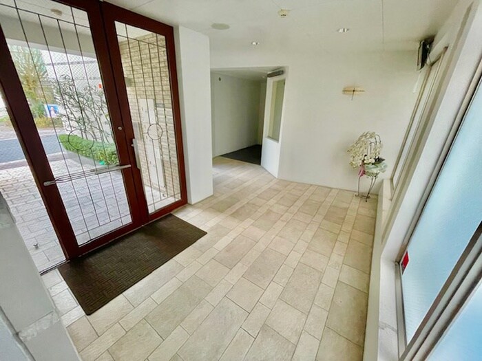 物件外観写真5　(エントランス部分)