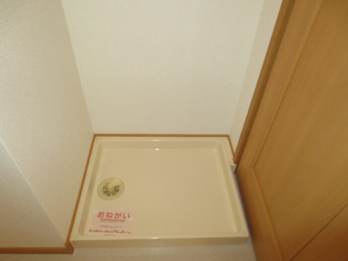 物件内観写真9　(洗濯機置場)