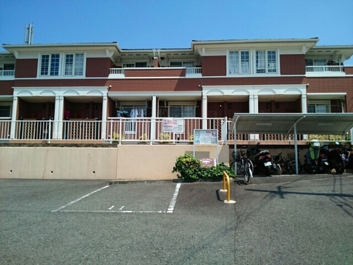 物件外観写真3　(駐車場)