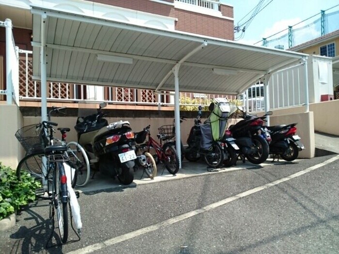 物件外観写真4　(駐輪場)