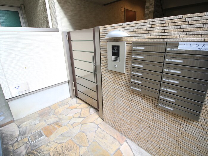 物件外観写真2　(エントランス部分)