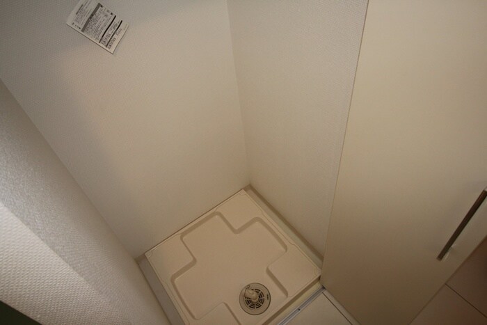物件内観写真10　(洗濯機置場)