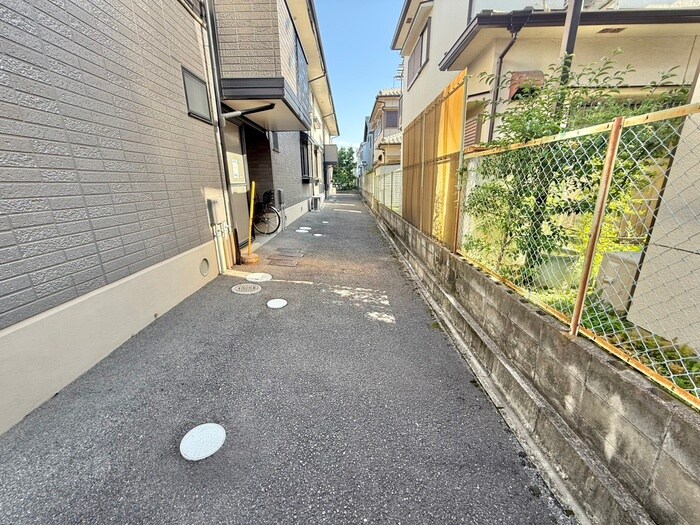 物件外観写真5　(エントランス部分)