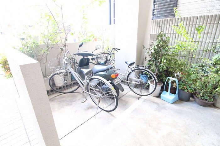 物件外観写真5　(駐輪場)