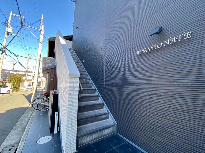 物件外観写真2　(エントランス部分)