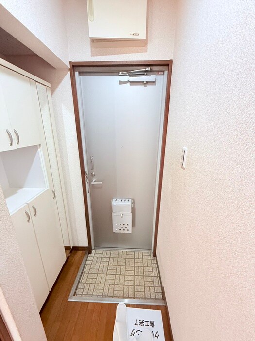 物件内観写真17　(玄関)