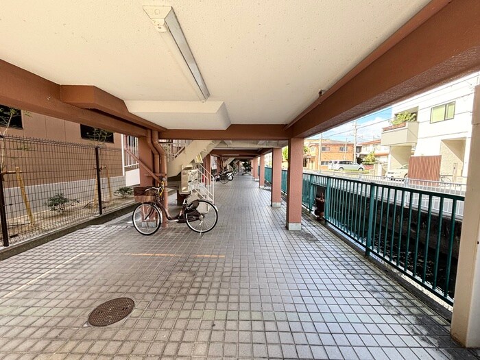 物件外観写真4　(エントランス部分)