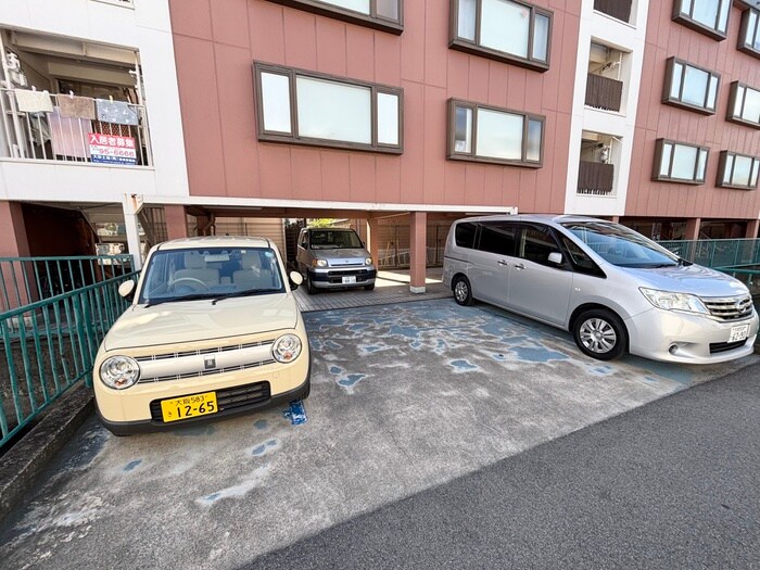 物件外観写真5　(駐車場)