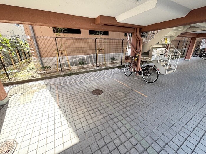 物件外観写真6　(駐輪場)