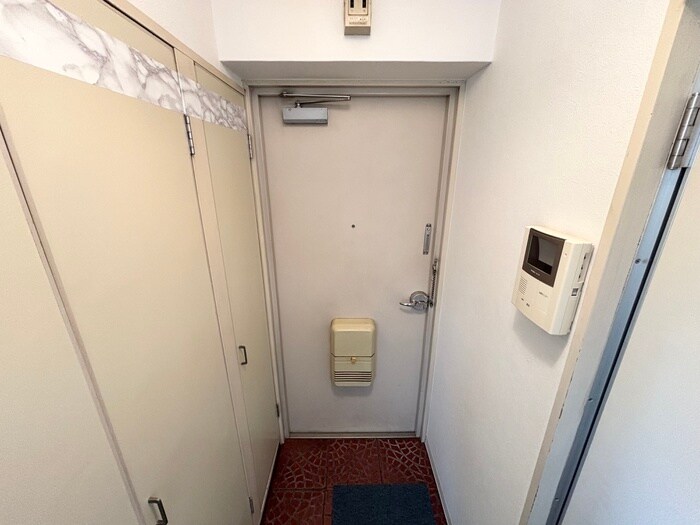 物件内観写真11　(玄関)