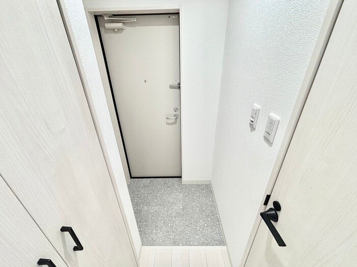 物件内観写真18　(玄関)