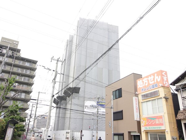 建築中