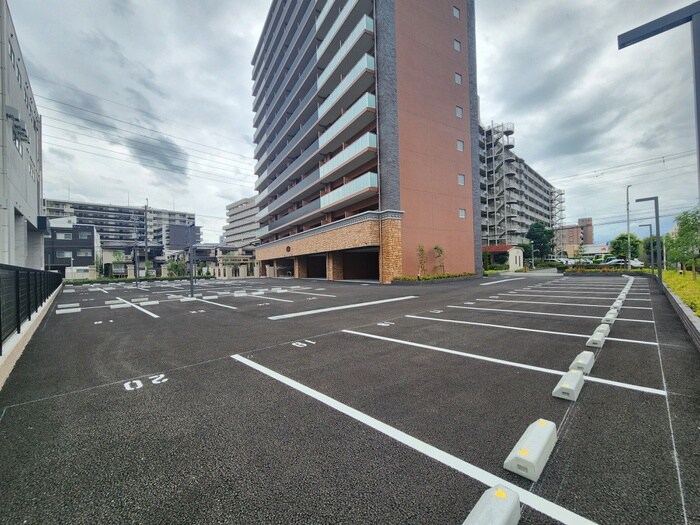 物件外観写真4　(駐車場)