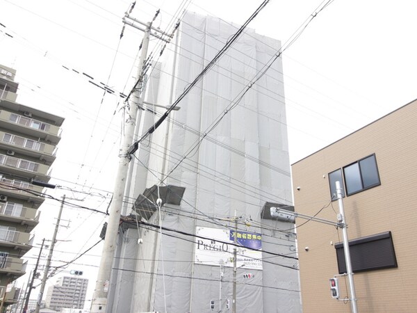 建築中